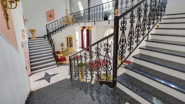 Villa with style and class in the South of Cologne 