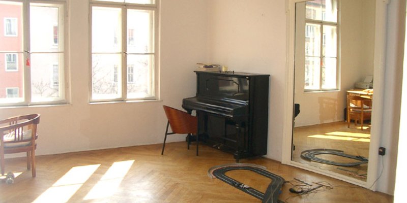 Altbau mit Flügeltü., Parkett, Stuck