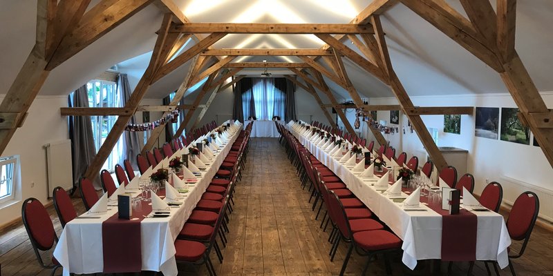 Berghof mit Pool und Blick auf die Berge