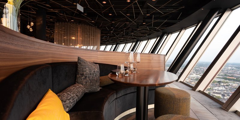 Revolving restaurant-bar with view over Düsseldorf