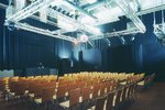 Industrie-Location mit drei Hallen und Cafe - Kleine Halle bestuhlt