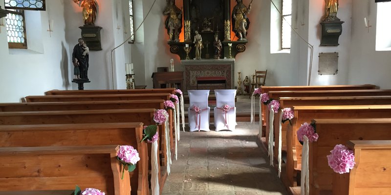 Gutshof bei München mit Kirche und Panorama