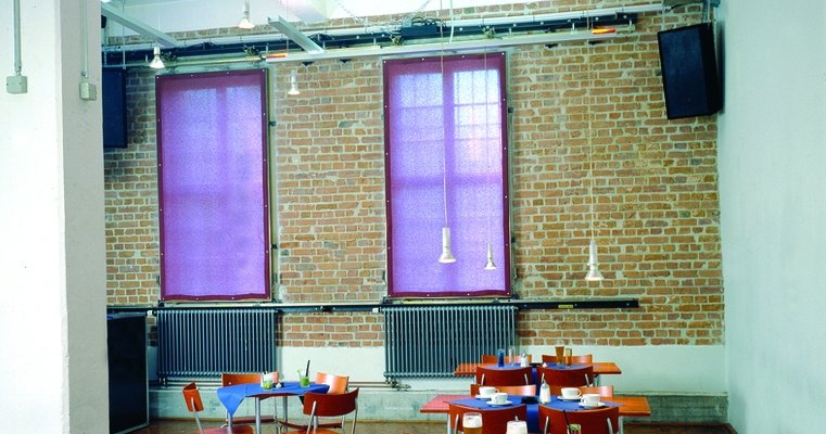 Industrie-Location mit drei Hallen und Cafe - Café
