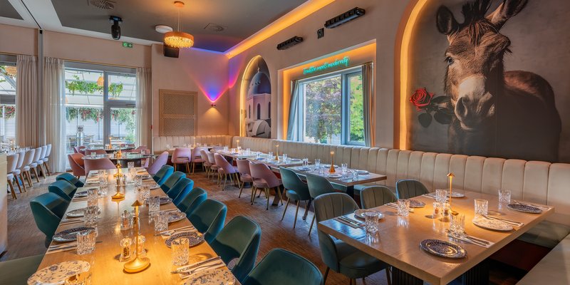 Kymata Modern - An elegantly set table at Kymata Modern – enjoy a business dinner or an evening with your team.