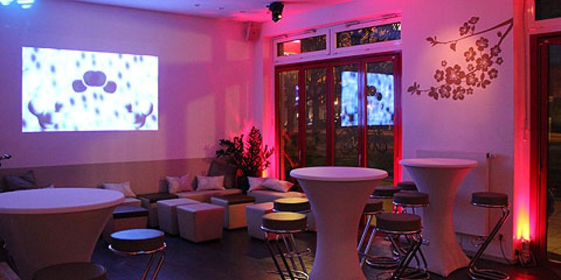 Moderne Location mit Terrasse, zentral