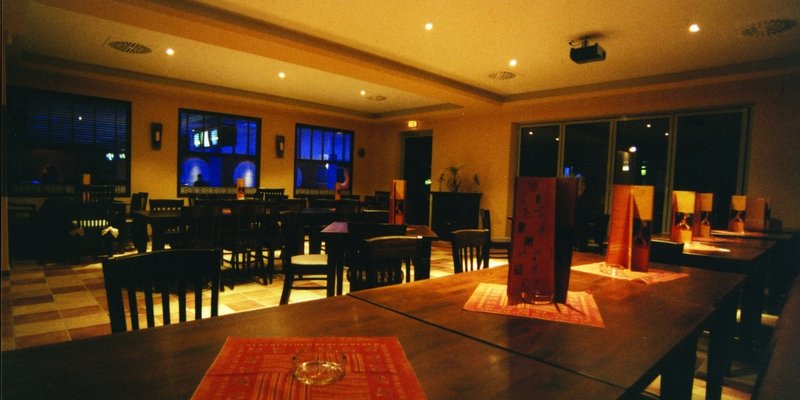 Bowlingbahn mit mexikanischem Restaurant