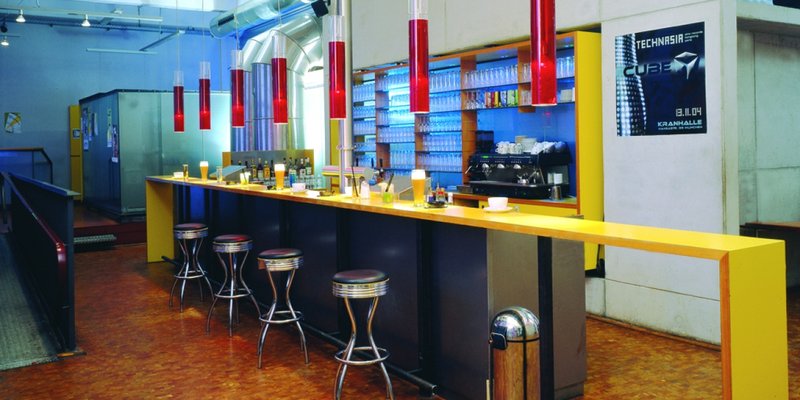 Industrie-Location mit drei Hallen und Cafe - Café