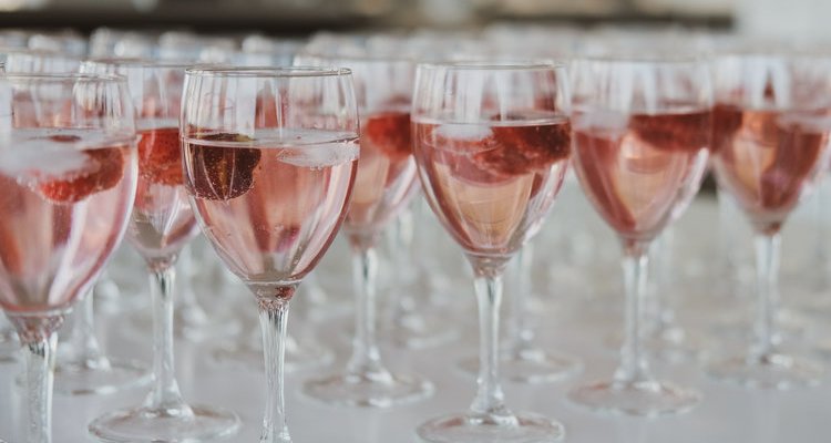 Hofgut m. Hall, chapel, enchanted garden