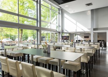 Filmkantine und Bar mit Glasfront, Grünwald
