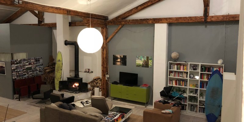 Loft mit hohen Decken und Holzboden in Köln