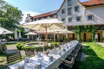 Hotel mit Gewölbekeller und Gartenwirtschaft