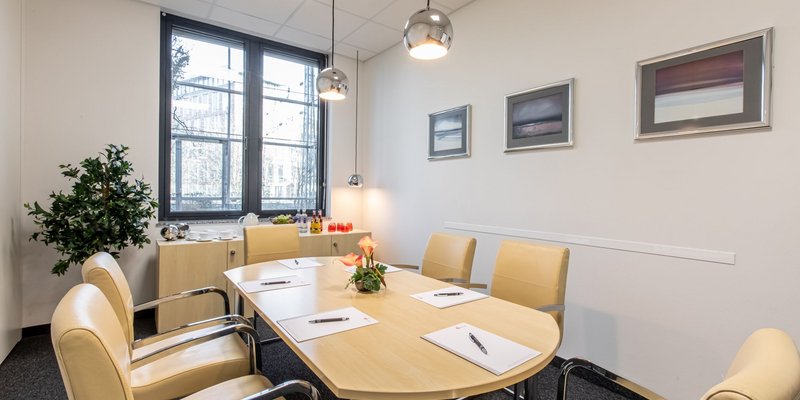 Die besondere Location: ecos work spaces München - Elegant meeting room for 4-6 people Die besondere Location: ecos work spaces München - Elegant meeting room for 4-6 people