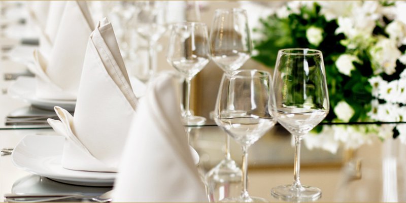 Landgut mit Festsaal, Terrasse und Hotel