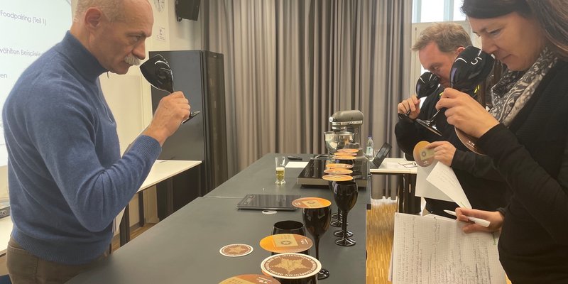 Doemens Genussakademie - Firmen- und Teamevents - Aromen bewusst wahrnehmen und gemeinsam diskutieren