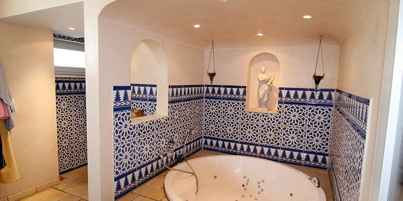 Freistehendes Landhaus mit Pool & Whirlpool