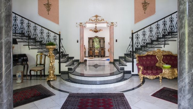 Villa with style and class in the South of Cologne 