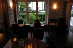 Restaurant mit charmanter Holzvertäfelung