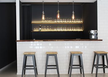 Raum mit Bar im Zentrum, bis zu 24 Personen