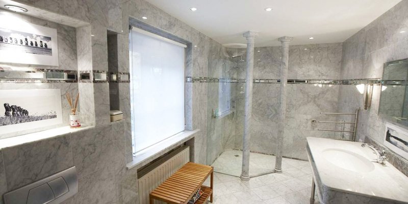 Modern Living in the countryside - Marble Bath, Ground Floor