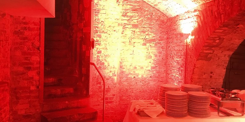 Künstlerverein mit Terrasse, Saal mit Bühne