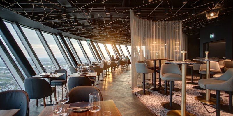 Revolving restaurant-bar with view over Düsseldorf