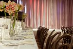 Theater-Location mit Bühne und Gastronomie - Theater mit Tafel