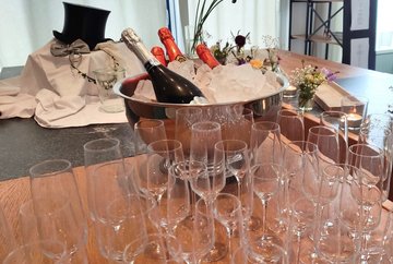 Bistro mit Showküche und Außenbereich