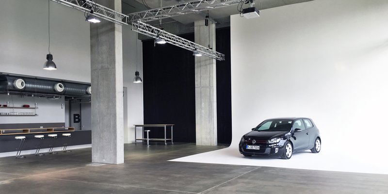 Large event Studio, lots of glass, concrete