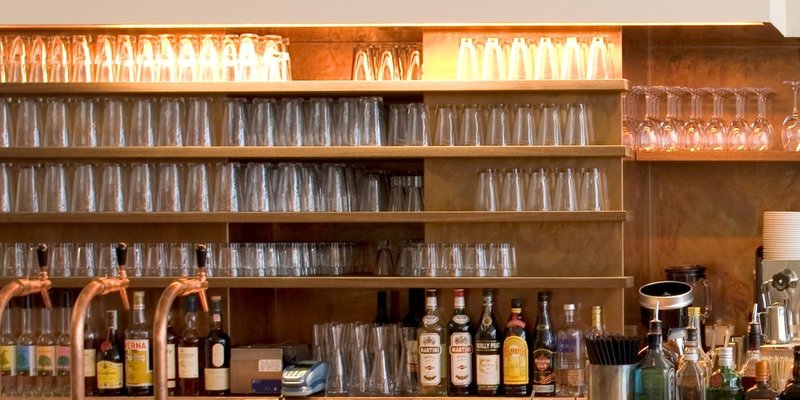 Theater-Location mit Bühne und Gastronomie - Bar