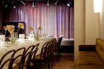 Theater-Location mit Bühne und Gastronomie - Theater mit Tafel