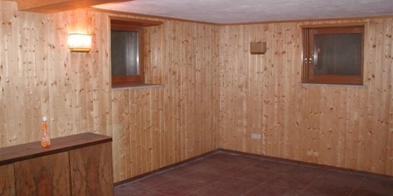 Einfam.-Haus m. Garten u. Teich