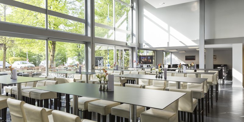 Film canteen and bar with a glass front, Grünwald