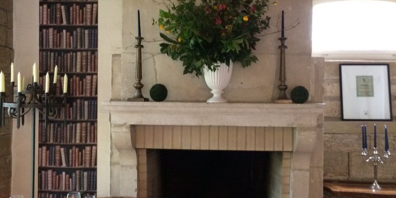 Burg mit eigenem Weingut und schönem Park