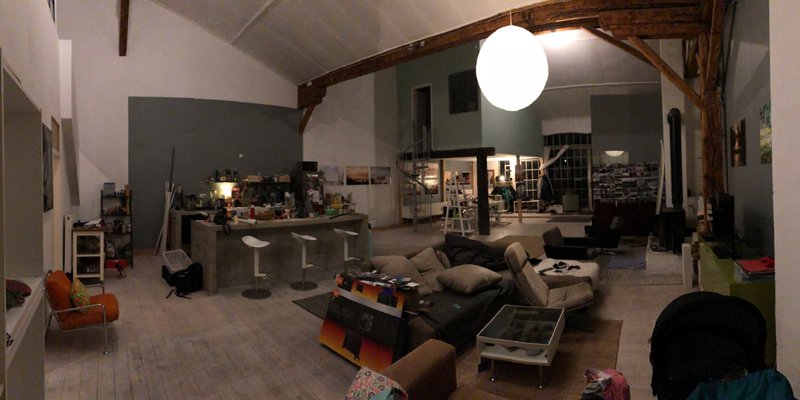 Loft mit hohen Decken und Holzboden in Köln