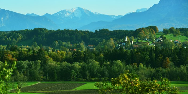 Berghof mit Pool und Blick auf die Berge - Ausblick mit Berge