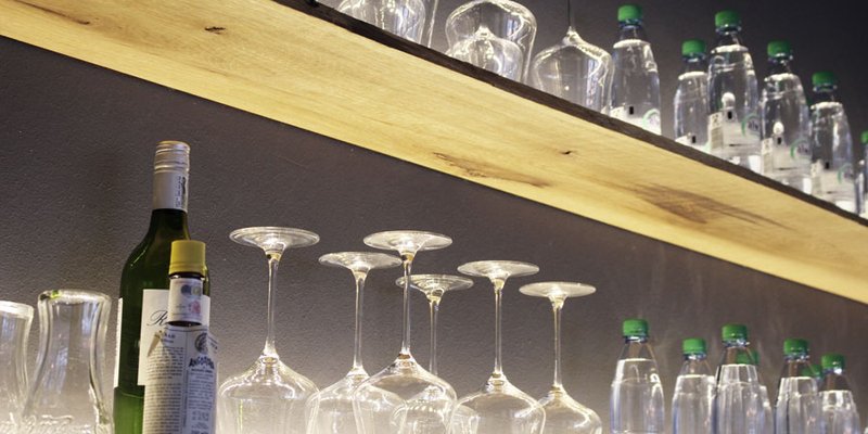 Raum mit Bar im Zentrum, bis zu 24 Personen