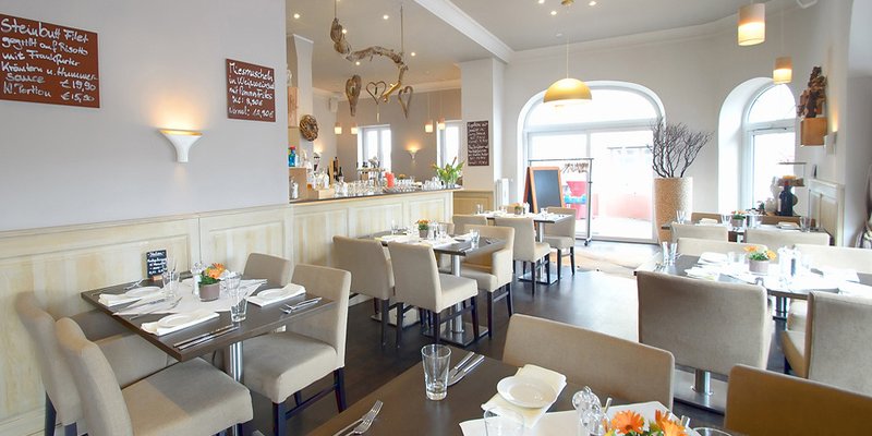 Helles Restaurant mit Terrasse im Zentrum