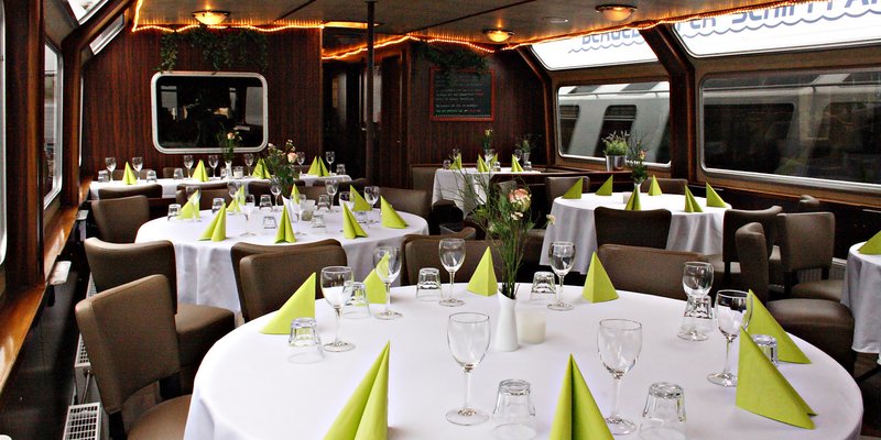 Bergedorfer Schifffahrtslinie  - Serrahn Deern - runde Bestuhlung