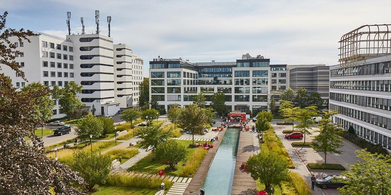 Two bright workshop rooms near Ostbahnhof