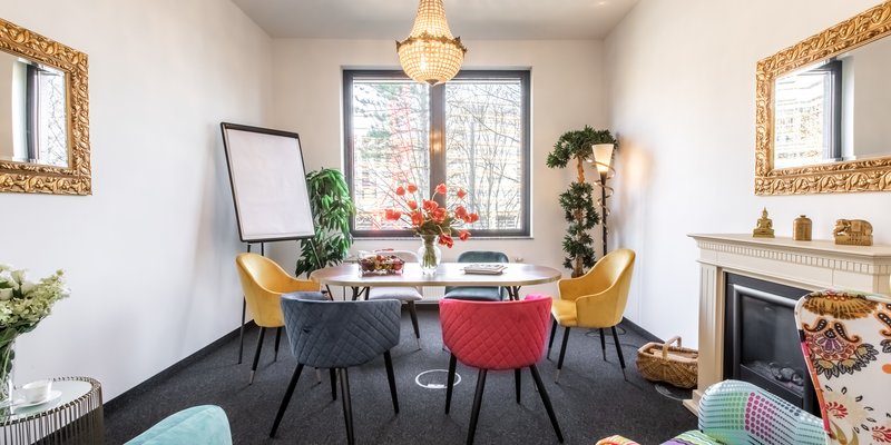 Die besondere Location: ecos work spaces München - The “Munich” fireplace room for important discussions and meetings, coaching sessions, and energetic brainstorming sessions Die besondere Location: ecos work spaces München - The “Munich” fireplace room for important discussions and meetings, coaching sessions, and energetic brainstorming sessions