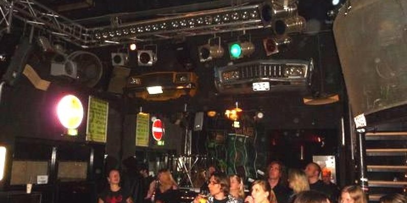 Club mit Rock-/Auto-Dekoration