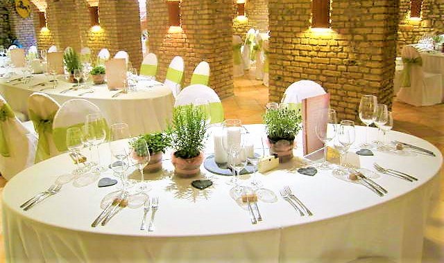 Location with arches and wedding fountain Location with arches and wedding fountain