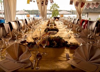 Restaurant-Cafe on the Lake