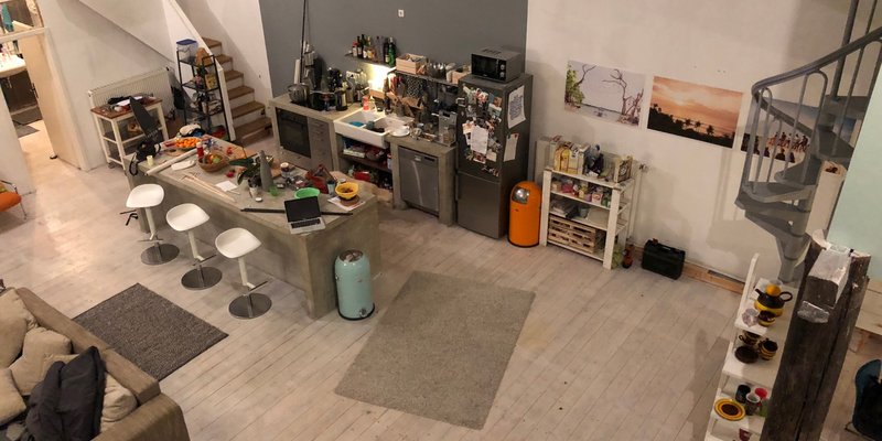 Loft mit hohen Decken und Holzboden in Köln