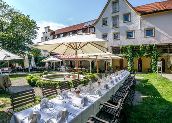 Hotel mit Gewölbekeller und Gartenwirtschaft Hotel mit Gewölbekeller und Gartenwirtschaft