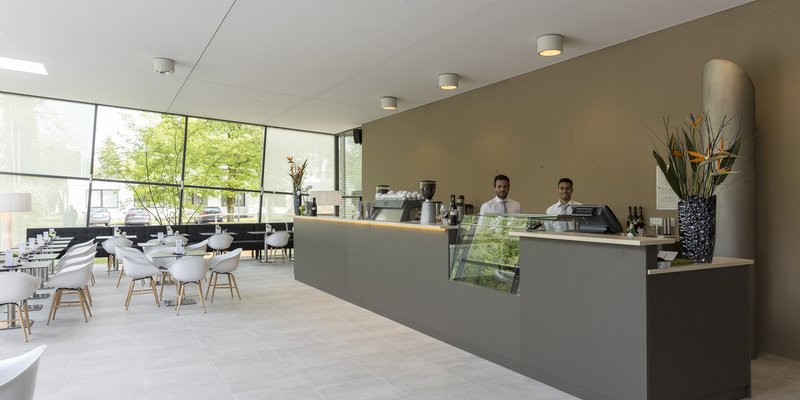 Film canteen and bar with a glass front, Grünwald