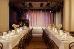 Theater-Location mit Bühne und Gastronomie - Theater mit Tafel