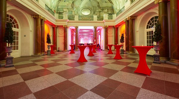 Klassische Säle im Stadtschloß mit Garten