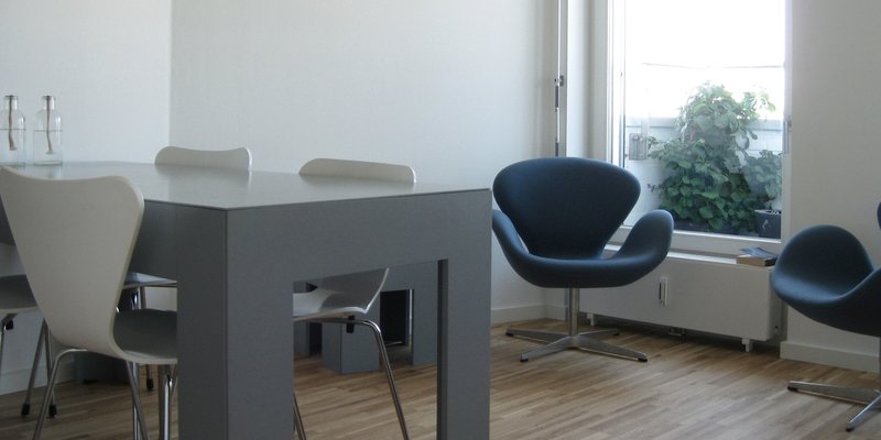 Nordische Terrassenwohnung mit Weitblick - Esszimmer - dänisches Design