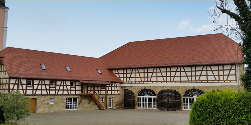 Landgut mit Festsaal, Terrasse und Hotel